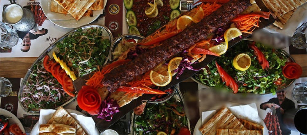 Yeni Lezzet: Metrelik Adana boru kebabı