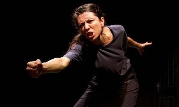 Herkes Kocama Benziyor tiyatro sahne