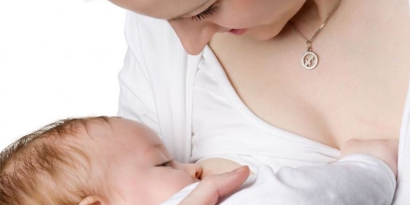 Anne adaylarına ve emziren annelere 5 altın öneri
