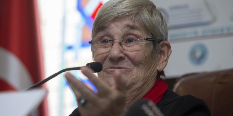 Prof. Dr. Canan Karatay: Bir meyve yersen 5 kilometre koş