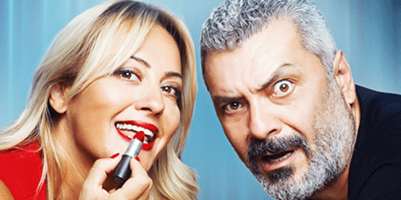 Benimle Delirir Misin? tiyatro sahneleri 